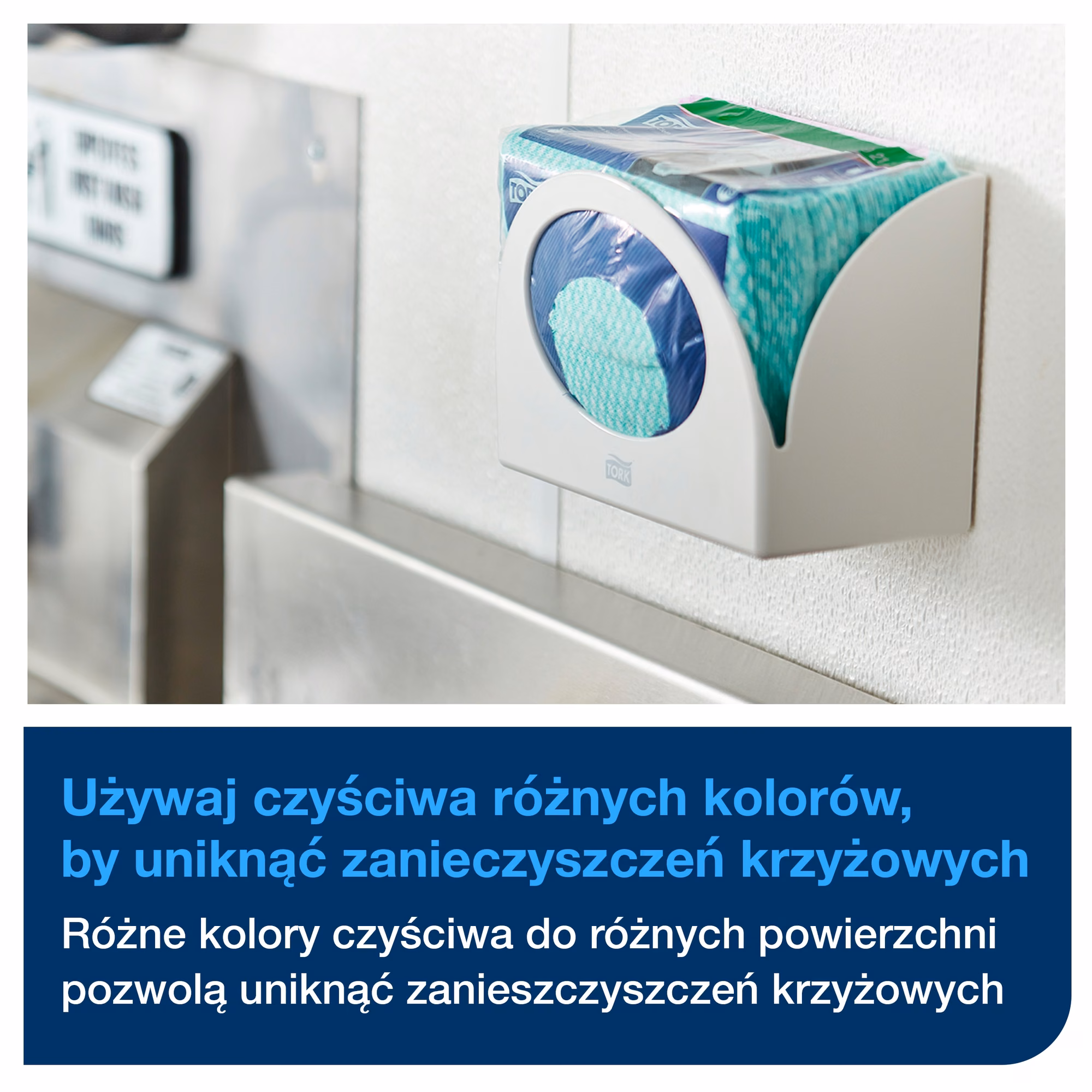 Ściereczki wielorazowe Tork W8, zielone czyściwo umieszczone w białym dozowniku ściennym
