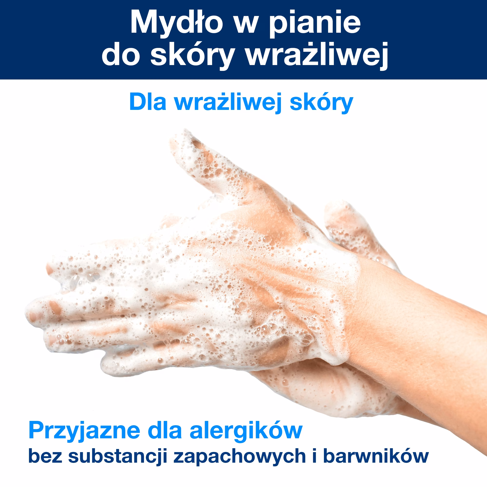 Tork łagodne mydło w pianie do rąk S4, dłonie pokryte białą pianą, produkt przyjazny dla alergików